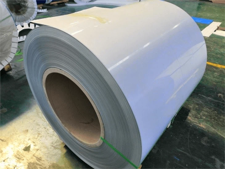 Farbbeschichtete Aluminiumspule